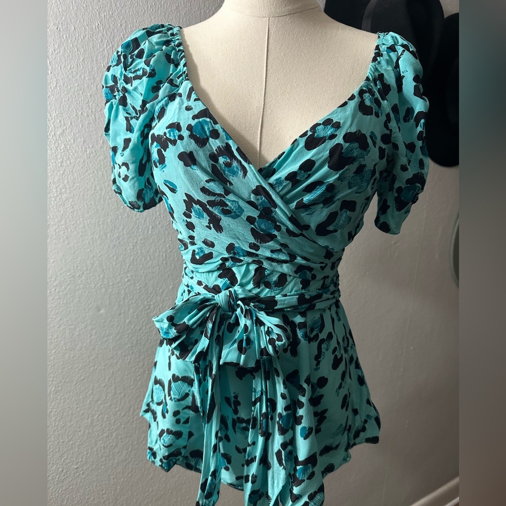 Nanette Lepore blouse - very fun! Size 6